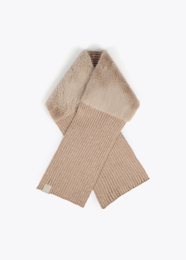 Bufanda de punto y tejido efecto pelo