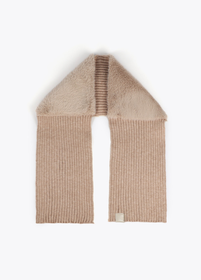 Bufanda de punto y tejido efecto pelo