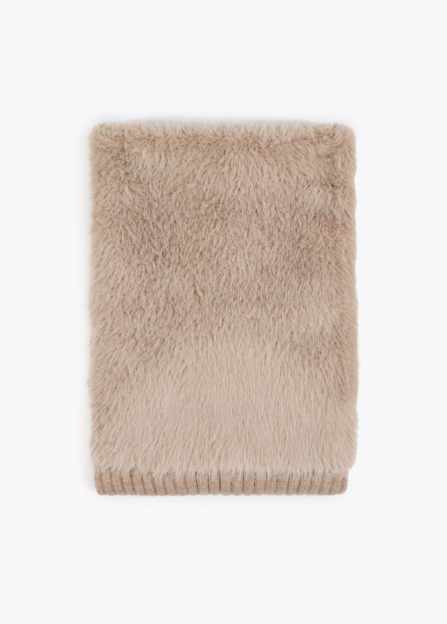 Bufanda de punto y tejido efecto pelo