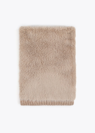 Bufanda de punto y tejido efecto pelo