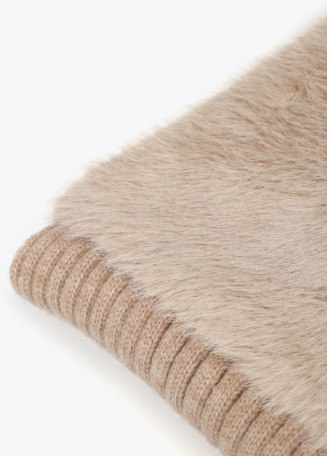 Bufanda de punto y tejido efecto pelo