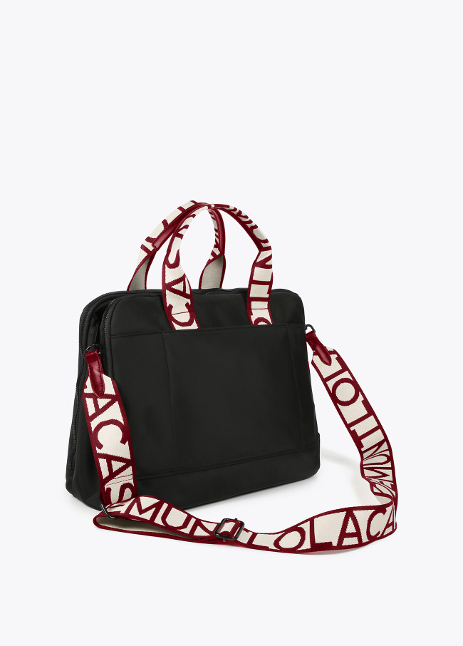 Maletín nylon con asas logotipadas en contraste...