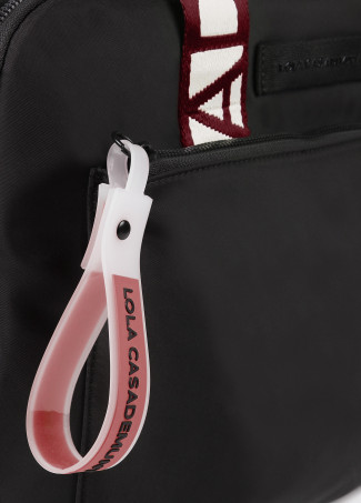 Maletín nylon con asas logotipadas en contraste y tirador de silicona