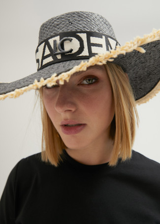 Cappello effetto rafia sfrangiato