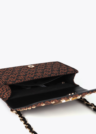 Bandolera con solapa jaquard monograma