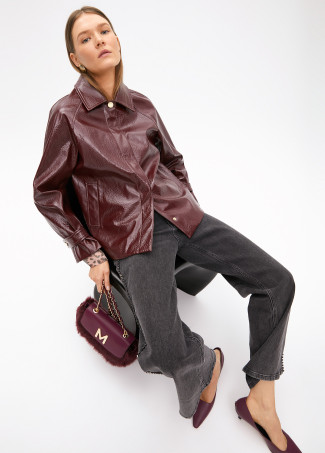 Bolsa de Ombro com Flap de Pelo Sintético