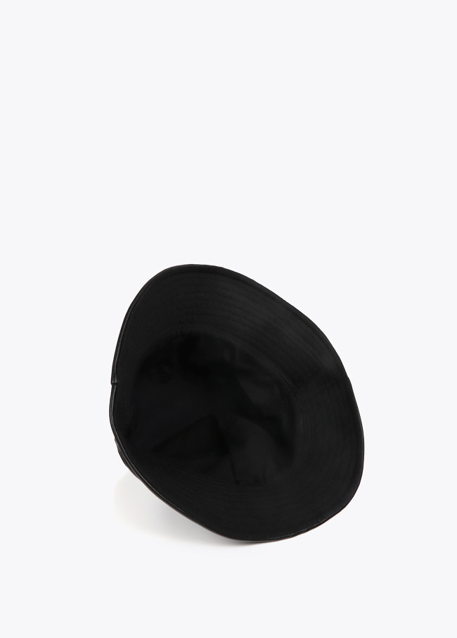 Chapéu Bucket Efeito Couro