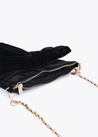 Clutch with front tie