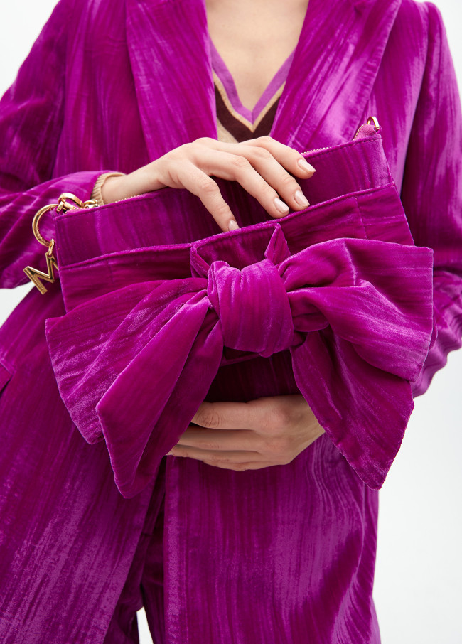 Clutch with front tie