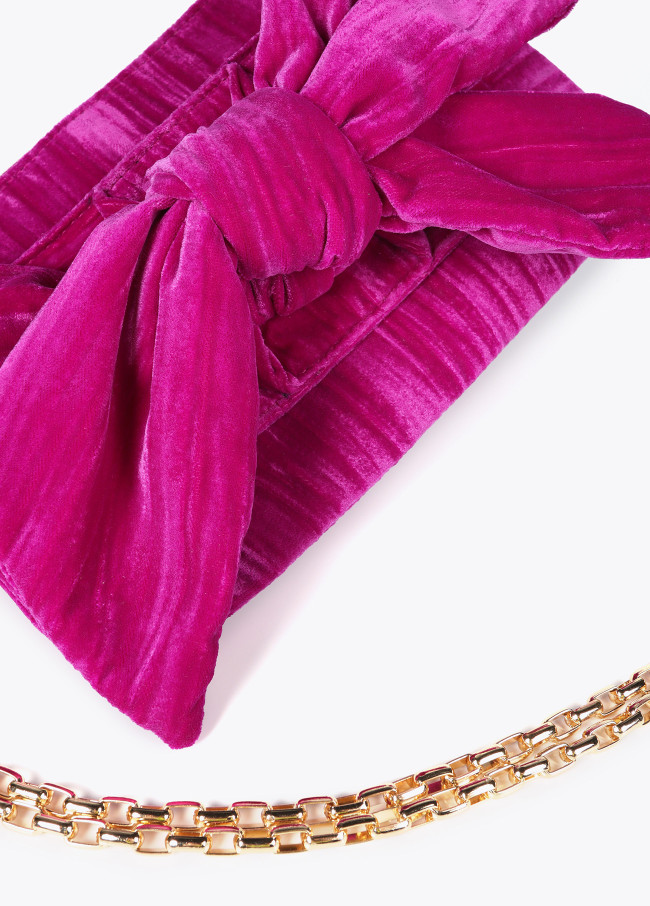 Clutch with front tie