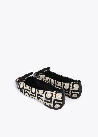 Ballet flats with round toe and front bow detail