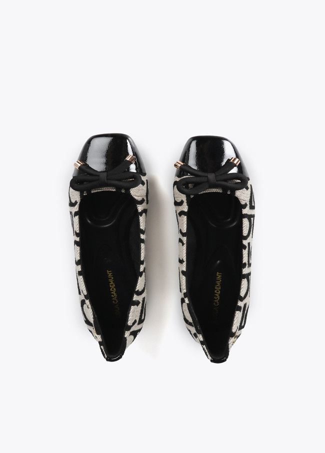 Ballet flats with round toe and front bow detail