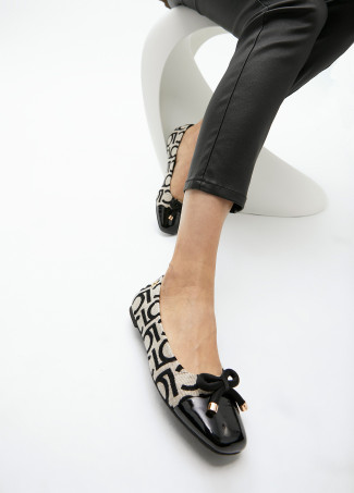 Ballet flats with round toe and front bow detail