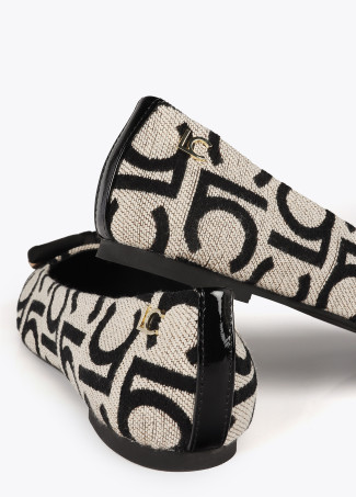 Ballet flats with round toe and front bow detail