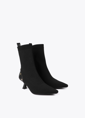 Bota estilo meia com detalhes de cobra