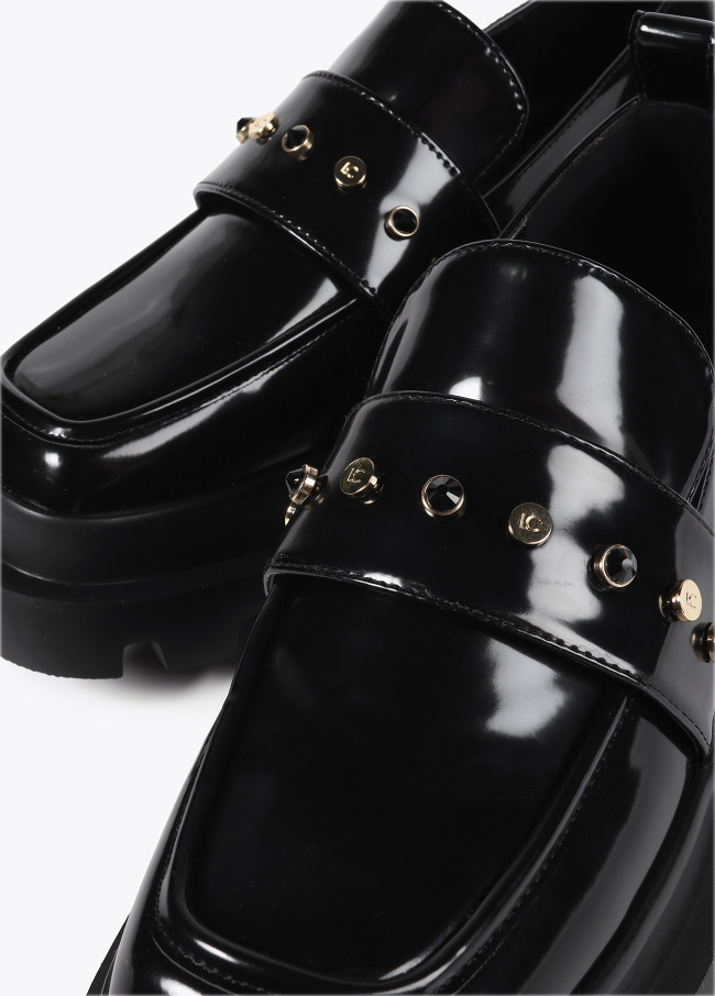 Loafers with square toe rivet details