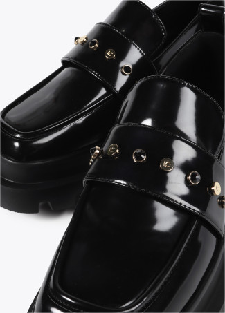 Loafers with square toe rivet details