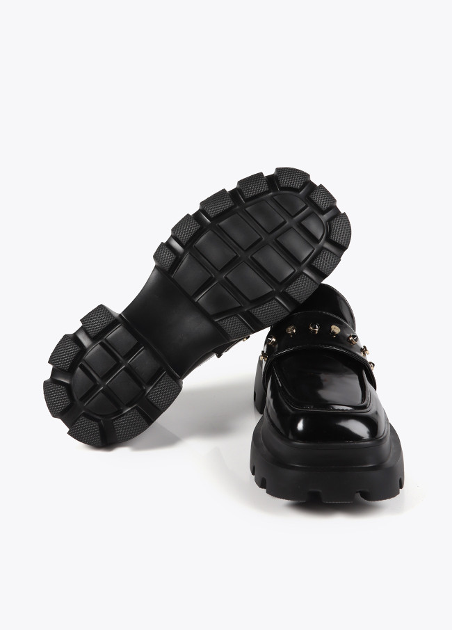 Loafers with square toe rivet details