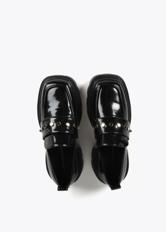 Loafers with square toe rivet details