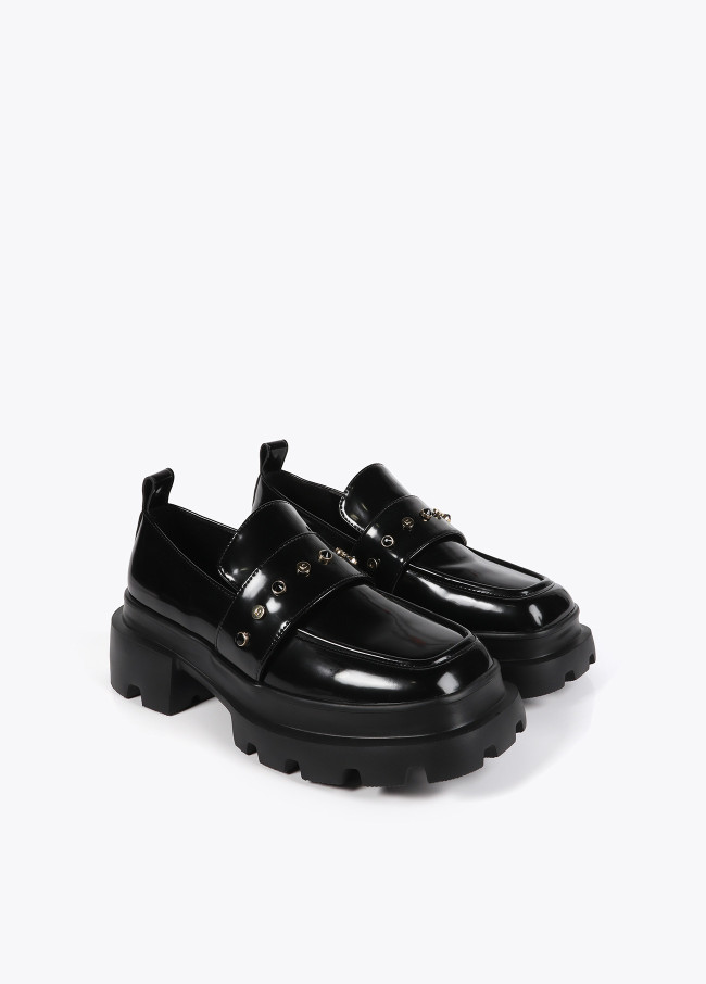 Loafers with square toe rivet details