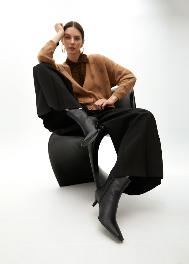 Heeled ankle boots with pointed toe