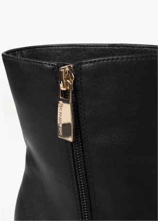 Heeled ankle boots with pointed toe