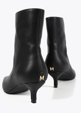 Heeled ankle boots with pointed toe