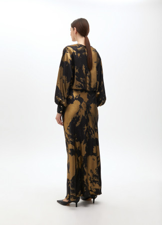 Long printed dress with asymmetrical sleeves