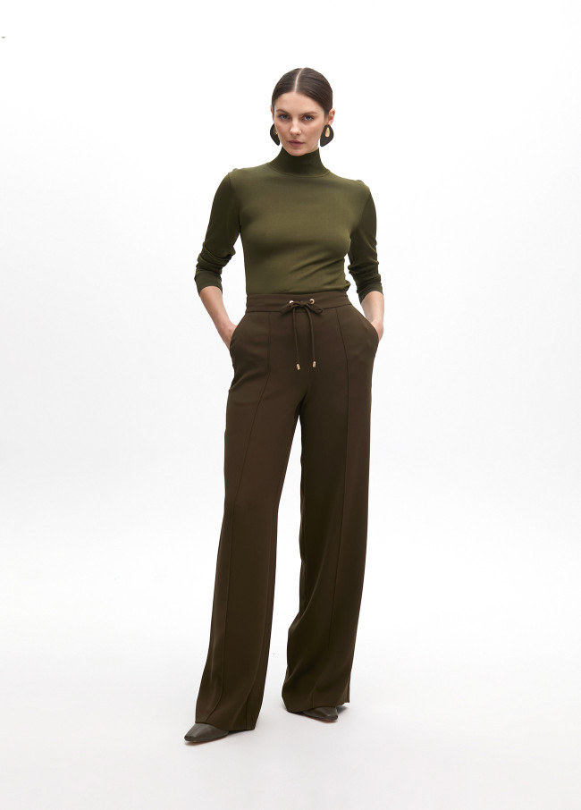 Straight trousers with elastic and central rib