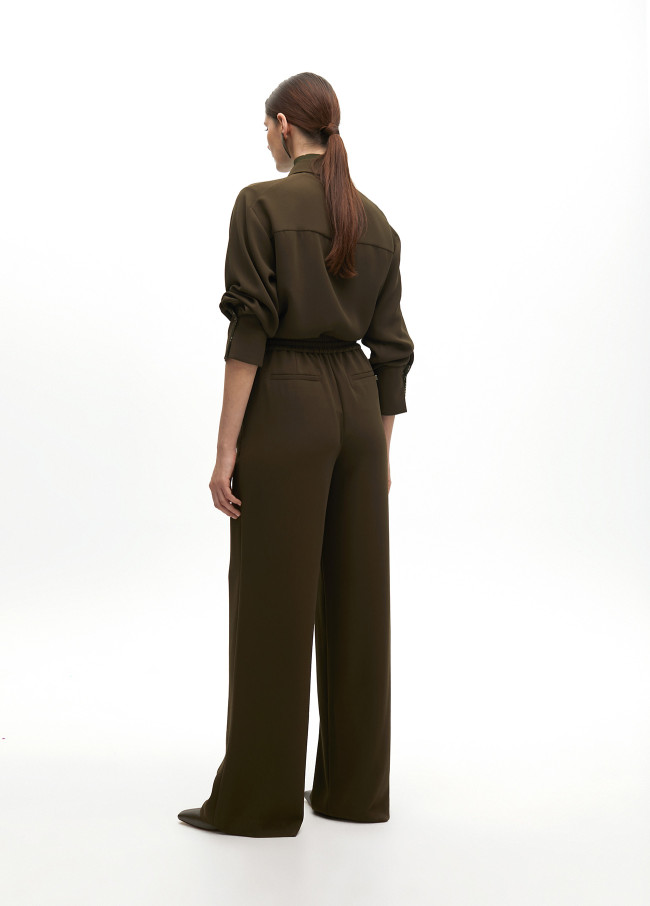Straight trousers with elastic and central rib