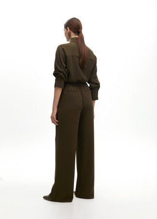 Straight trousers with elastic and central rib