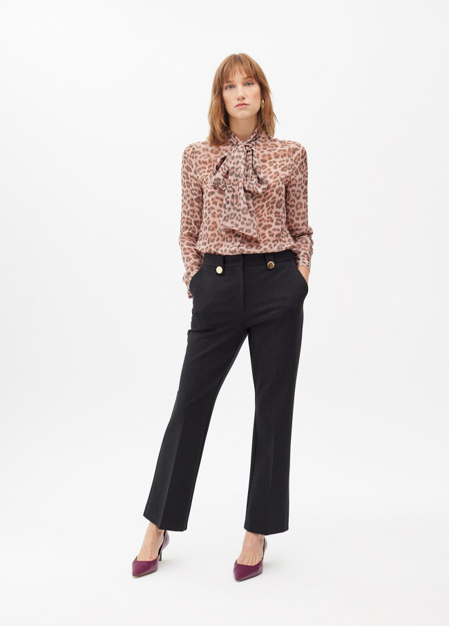 Pantalón de punto con botones