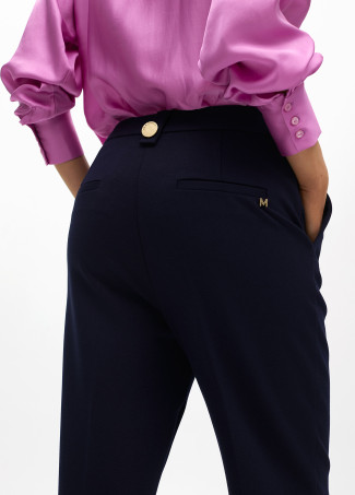 Pantalón recto con botones dorados