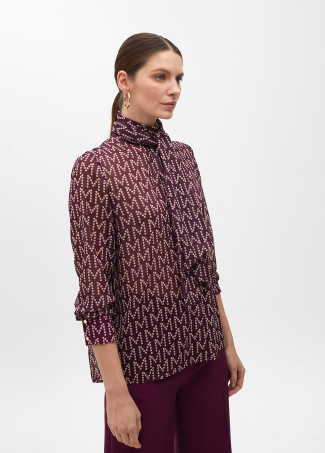 Logo shirt with bow at the collar