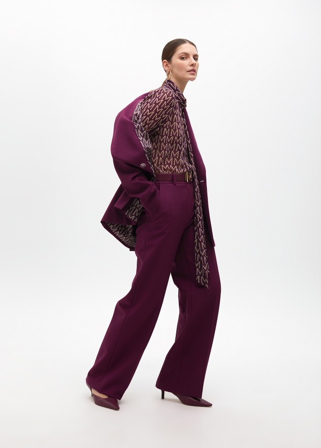 Logo shirt with bow at the collar