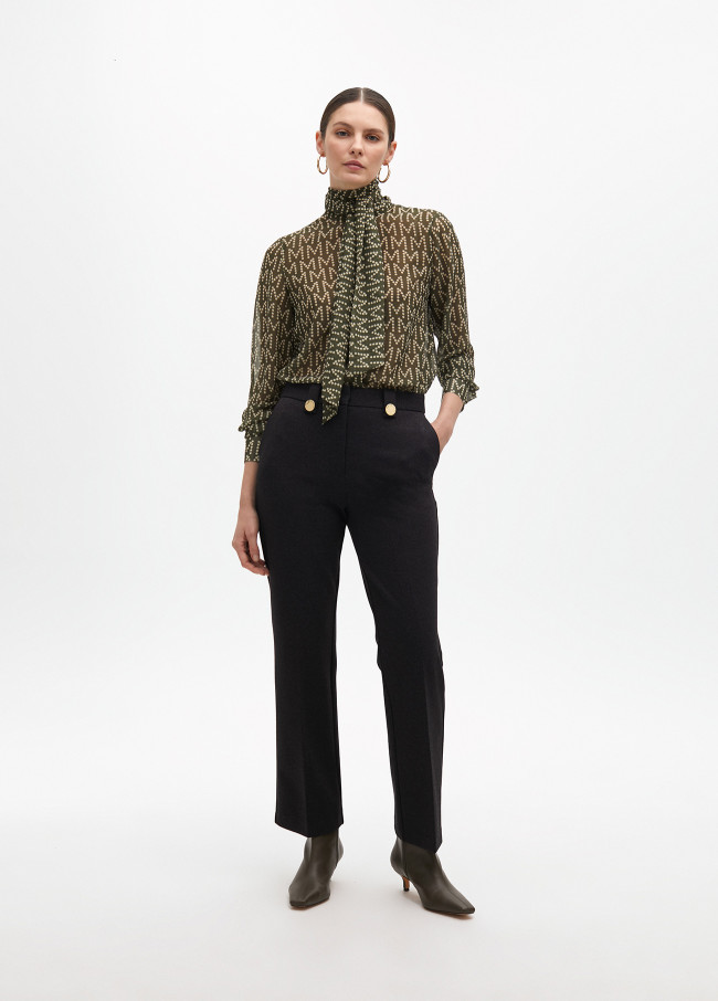 Logo shirt with bow at the collar