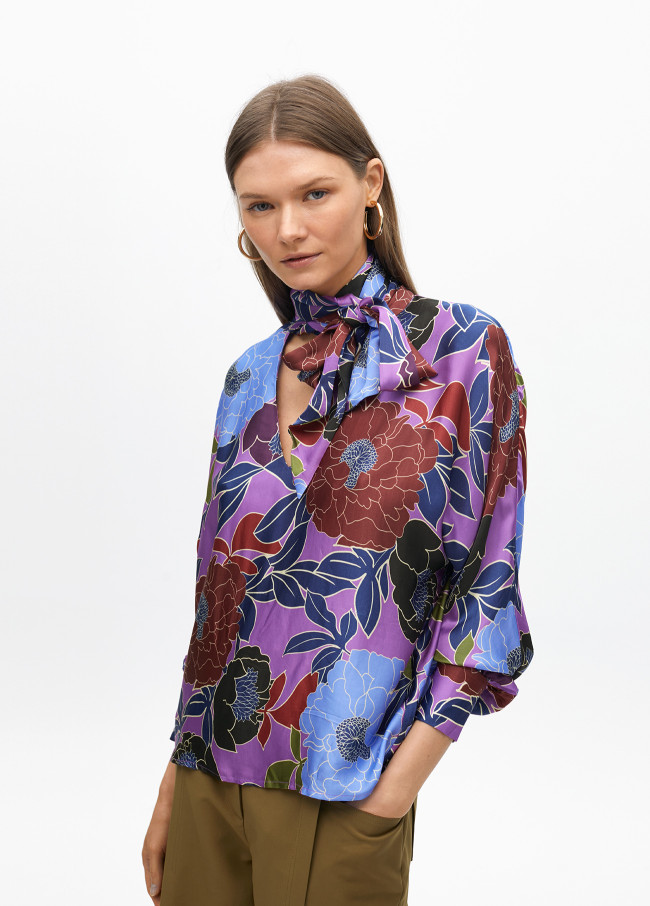 Blusa con lazada