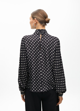 Blouse à col haut à pois