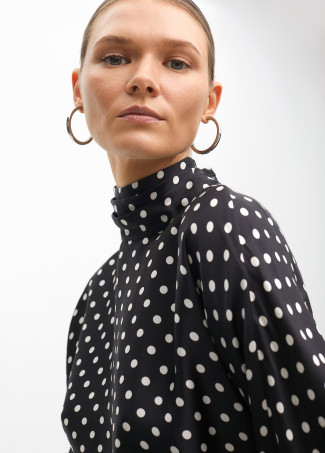 Blouse à col haut à pois