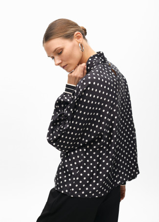 Blouse à col haut à pois
