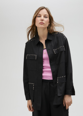 Camisa larga com tachas