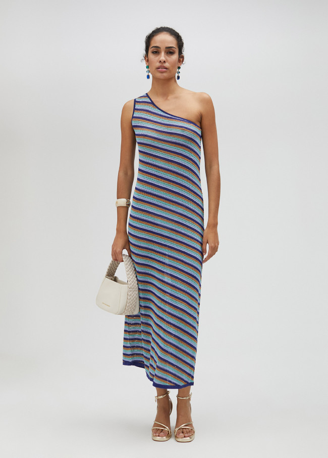 Long openwork dress.