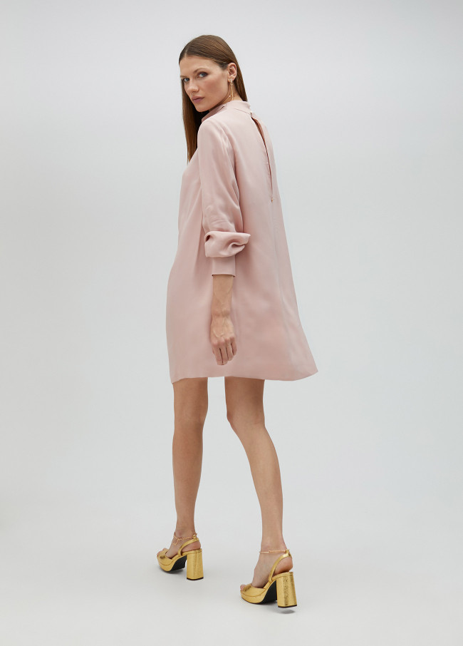 Vestido corto con cinturón