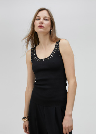 Stricktop mit Strass am Kragen