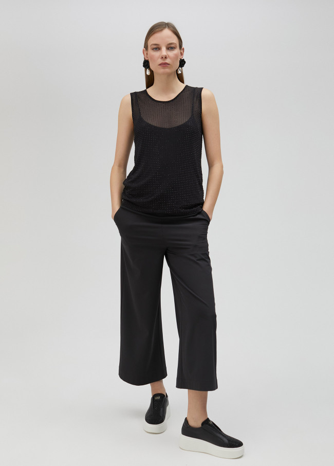 Top de tul con strass