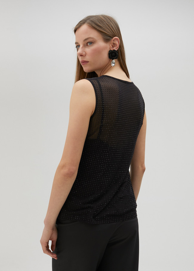 Top de tul con strass