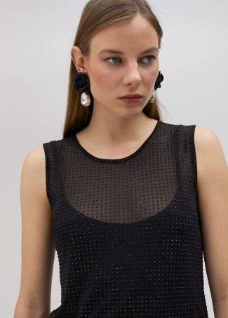 Top de tul con strass