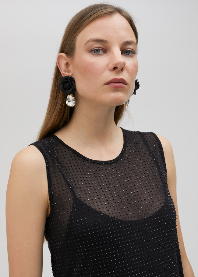 Top de tul con strass