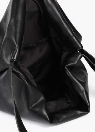 Bolso shopper efecto piel con logo LC ovalado