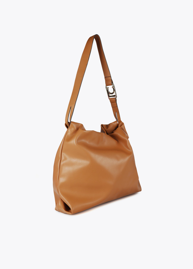 Bolso shopper efecto piel con logo LC ovalado